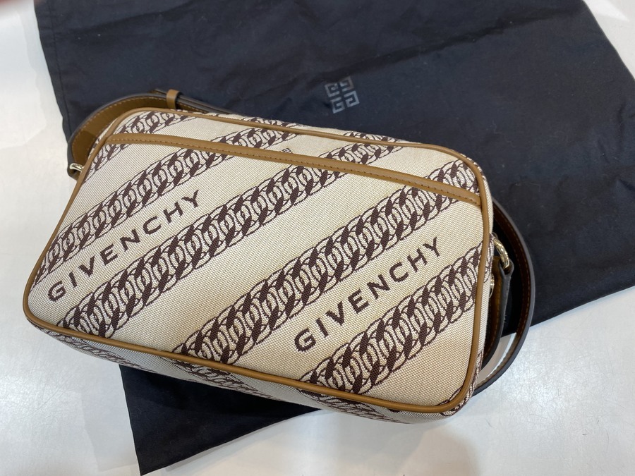 Givenchy bond camera bag hot sale