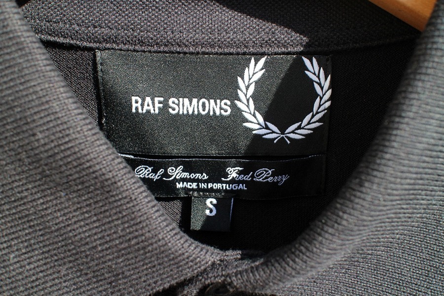 FRED PERRY×RAF SIMONS/フレッドペリー×ラフシモンズ】ローレルロゴ