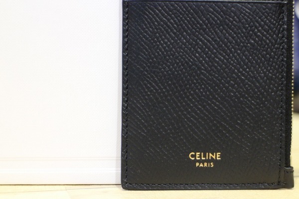 CELINE/セリーヌ】よりコンパクトジップドカードホルダー（W-LM-3250