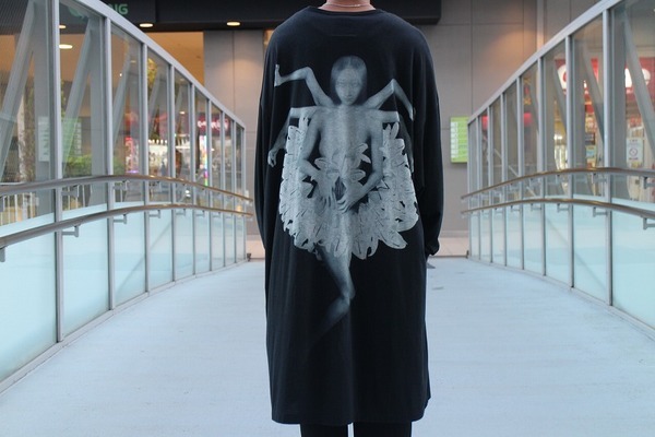 BLACK Scandal Yohji Yamamoto/ブラックスキャンダルヨウジヤマモト】よりロングスリーブカットソー(UCHIDA Print  Big Long Sleeve Round Neck T-Shirt)が買取入荷。[2021.10.12発行]｜トレファクスタイル橋本店｜洋服・古着の買取と販売の専門店｜トレジャーファクトリー  ...