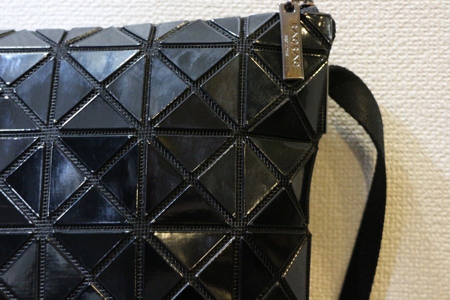 BAOBAO ISSEY MIYAKE/バオバオ イッセイミヤケ】からコンパクトな