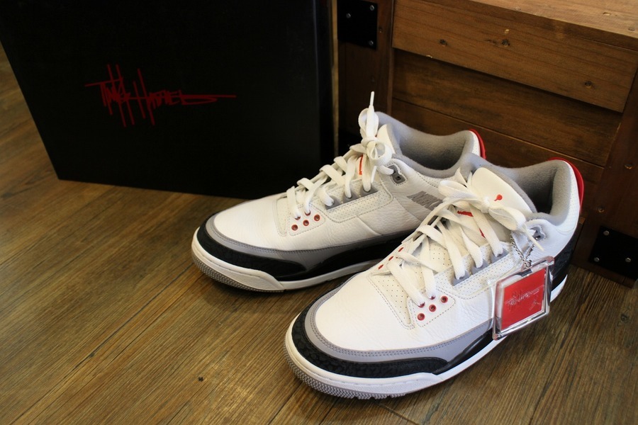 「スニーカーのNIKE AIR JORDAN3 RETRO 」