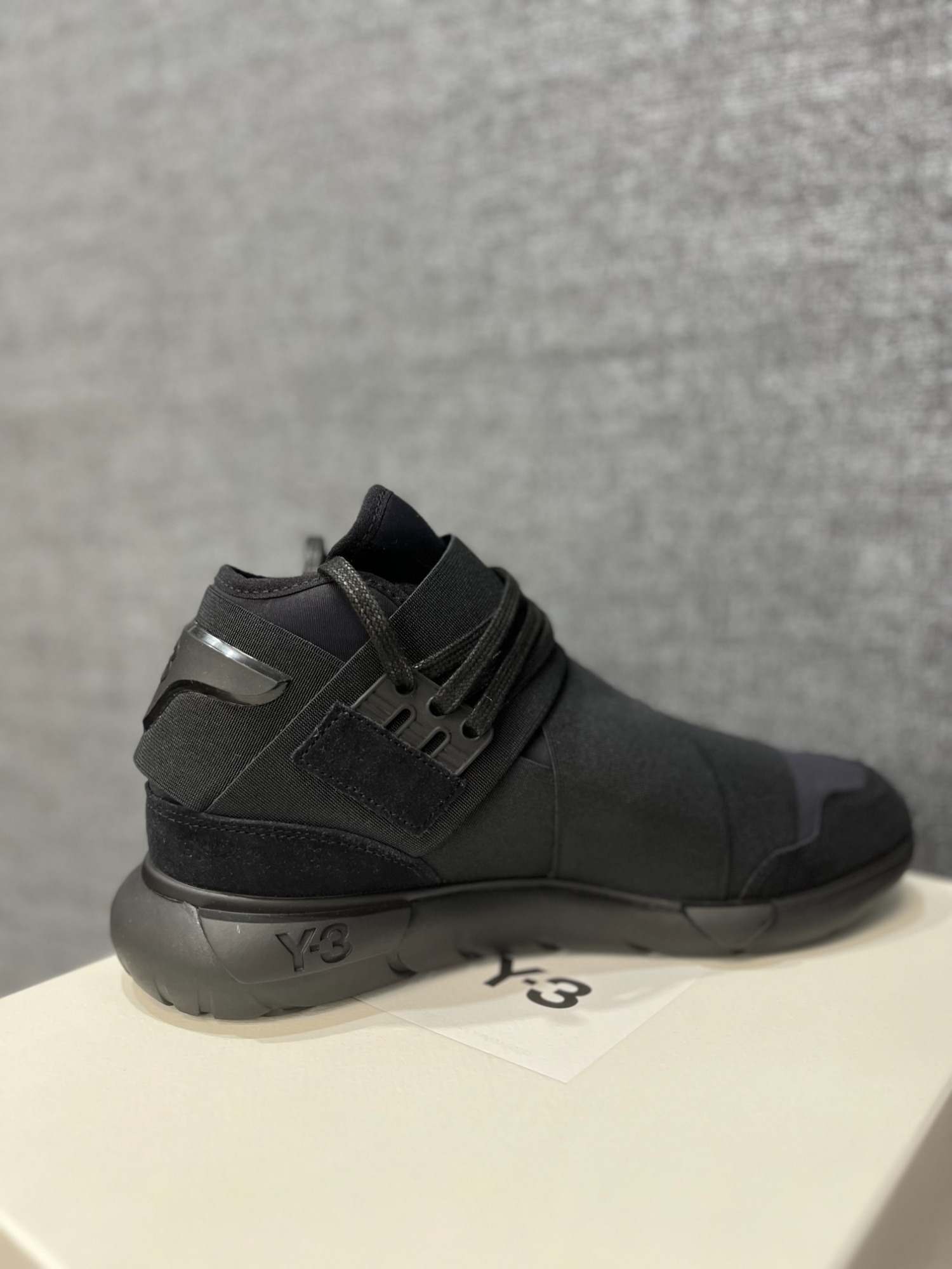 スポーツモードの代表【Y-3/ワイスリー】よりQASAを買取入荷いたしまし