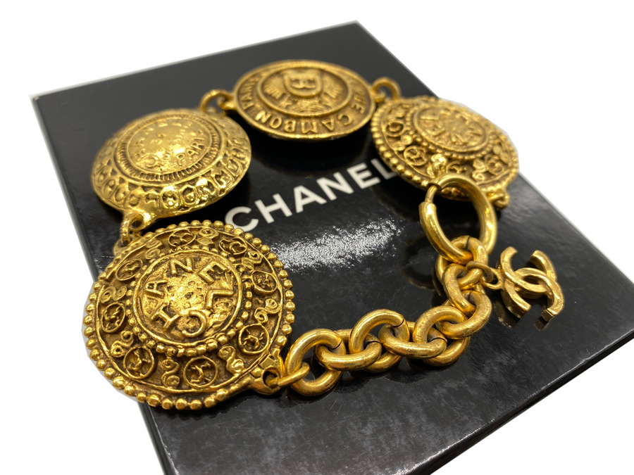 CHANEL(シャネル)】メダルモチーフヴィンテージブレスレット 入荷しま