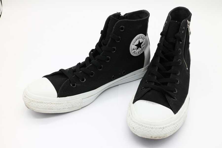 「スニーカーのCONVERSE 」