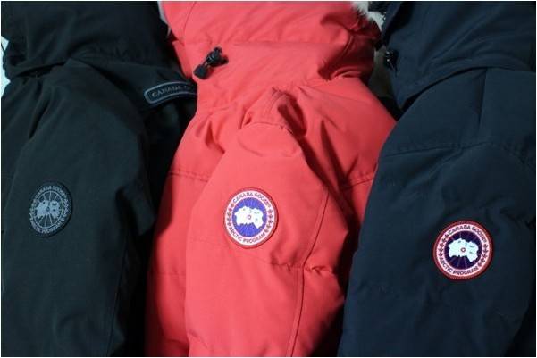 CANADA GOOSE/カナダグース、MONCLER/モンクレール季節を問わずに買取