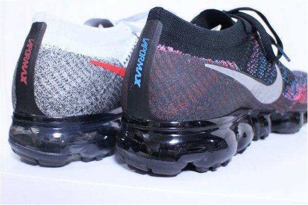 「NIKEのVAPORMAX 」