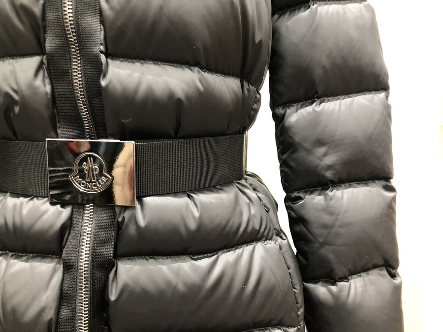 買取強化ブランド【MONCLER/モンクレール】よりTINUVIELダウンコートの