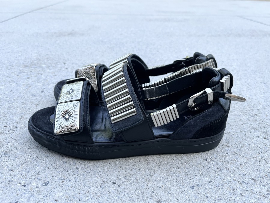 TOGA PULLA/トーガ プルラ】より Metal sneaker sandals を買取入荷