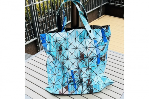 デザイナーズブランド【BAO BAO ISSEY MIYAKE/バオバオイッセイミヤケ】よりグラビティペイントトートを買取入荷しました。[2022.04.14発行]｜トレファクスタイル名古屋則武新町店｜洋服・古着の買取と販売の専門店｜トレジャーファクトリー（トレファク）のファッション  ...