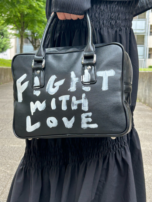 COMME des GARCONS GIRL/コムデギャルソンガール】よりメッセージペイント ハンドバッグを買取入荷しました[2023.05.26発行]｜トレファクスタイル三宿店｜洋服・古着の買取と販売の専門店｜トレジャーファクトリー（トレファク）のファッションリユース