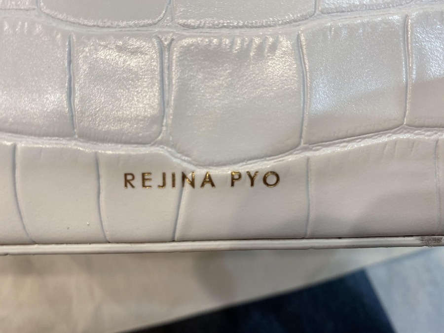 REJINA PYOの型押しハンドバッグが入荷しました！[2020.08.16発行