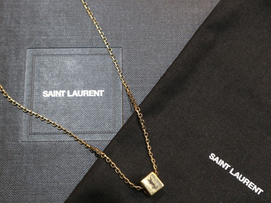 Saint Laurent Paris/サンローランパリ】からダイスモチーフネックレス