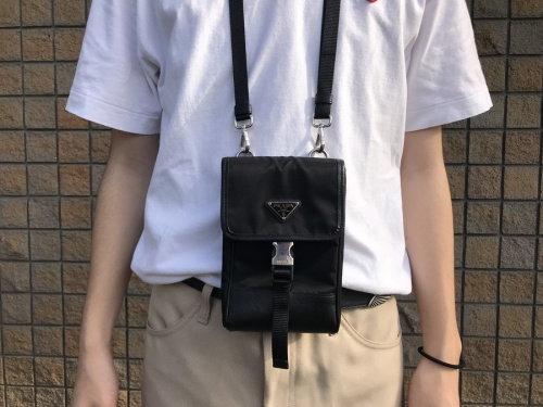 PRADA/プラダ】よりストラップ付ナイロン×レザースマホ ケースを買取入荷いたしましたのでご紹介いたします。[2021.10.05発行]｜トレファクスタイル学芸大学店｜洋服・古着の買取と販売の専門店｜トレジャーファクトリー（トレファク）のファッションリユース