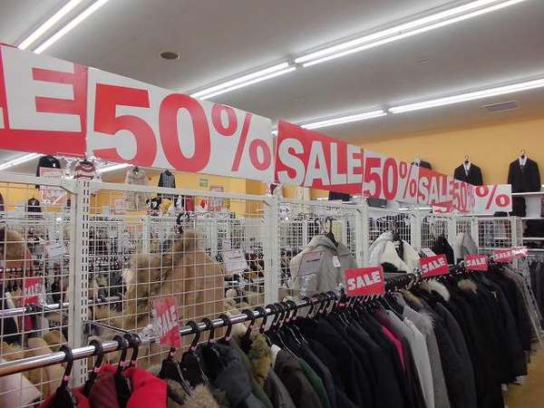 年の瀬最終SALE仕様に売場を変更！！！！ ＆商品大・大・大量入荷！！！！-久喜の激安古着屋-[2017.12.22発行]｜ユーズレット久喜店｜古着 のアウトレット販売｜トレジャーファクトリー（トレファク）のファッションリユース