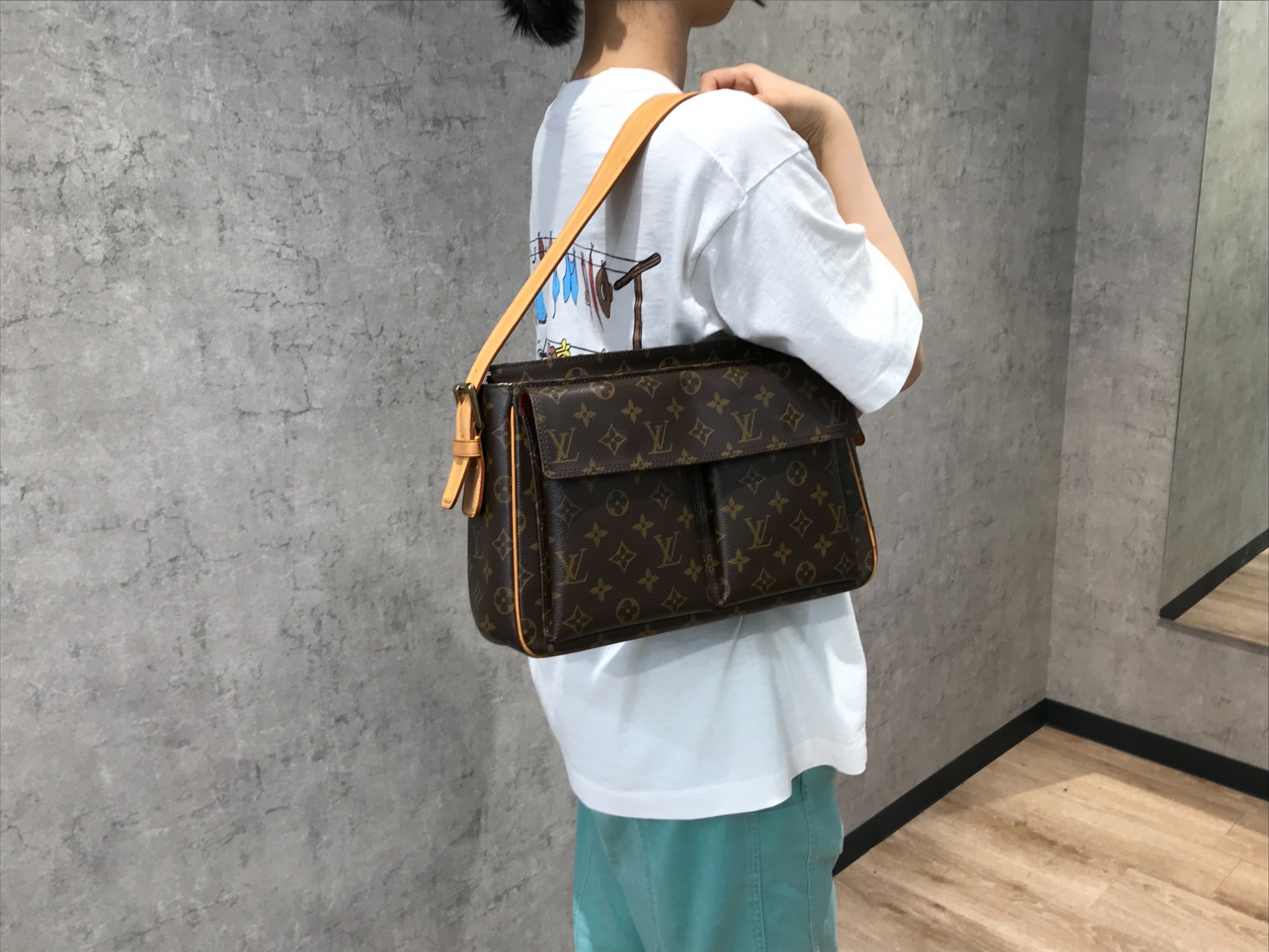 LOUIS VUITTON/ルイヴィトン】ヴィバシテGMショルダーバッグが入荷致し