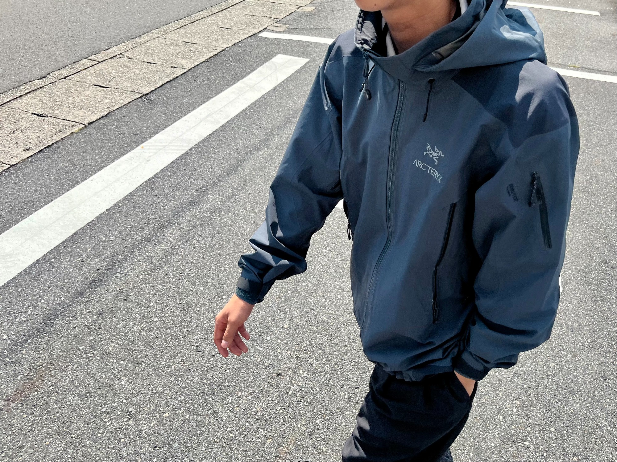 ARC'TERYX/アークテリクス】00's サンウエスト期 THETA AR JACKET  を使ったスタイリング[2024.08.06発行]｜トレファクスタイル名古屋藤が丘店｜洋服・古着の買取と販売の専門店｜トレジャーファクトリー（トレファク）のファッションリユース