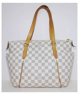 買取・査定情報 LOUIS VUITTON ルイヴィトン ショルダーバッグ ホワイト ダミエ・アズール N51262 トータリーMM ｜洋服や古着の買取と販売【トレファクスタイル】