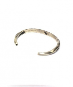 買取・査定情報 LARRY SMITH ラリースミス シルバーバングル THIN TRIANGLE BANGLE  3POINT｜洋服や古着の買取と販売【トレファクスタイル】